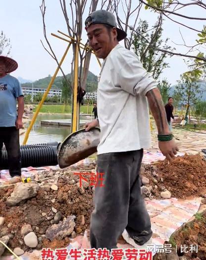 62岁孙兴离婚后首露面穿LV拿锄头干工地自曝投资浙江度假胜地(图11)