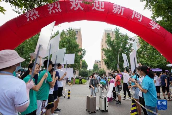 成由勤俭败由奢选好电脑不翻车｜开学季新生电脑选购指南(图1)