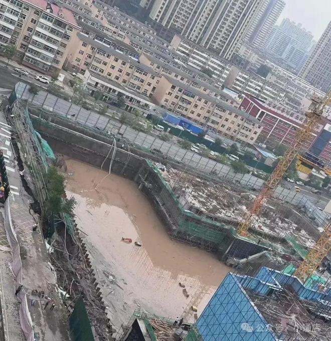 太原暴雨一处路基塌陷工地挖掘机被淹…(图3)