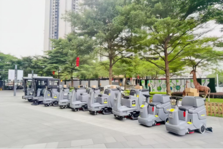 直击越秀服务2025半年报：行业回归理性增长好服务铸就韧性发展(图1)