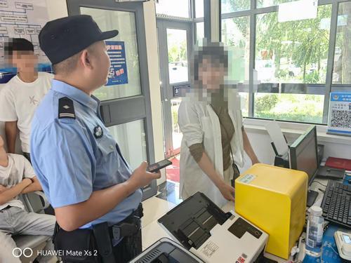 女子闲鱼卖手机遭遇“屏幕共享”骗局 民警迅速预警上门拦截(图1)