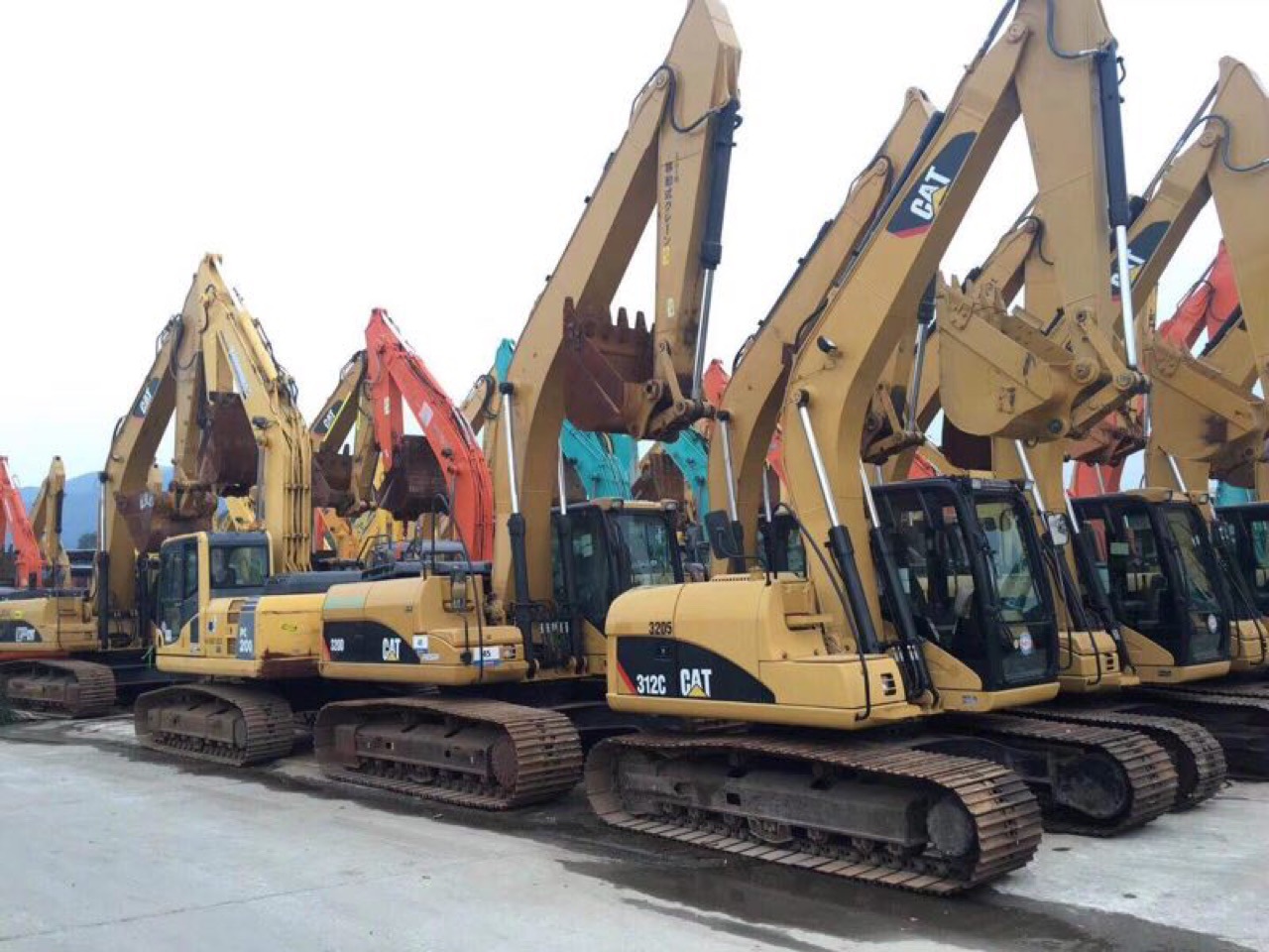 龙游县人民法院关于小松PC400-8二手挖掘机一辆及AREES炮头一个（第二次拍卖）的公告(图1)