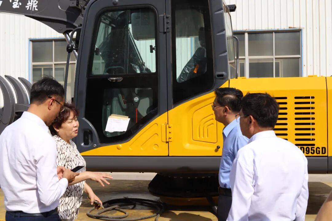 马来西亚马六甲代表团一行来宝鼎机械考察访问共拓东南亚市场！(图1)