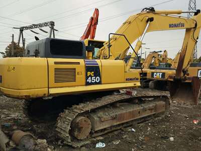 渔民捕获巨型魔鬼鱼 挖掘机都上阵了(图1)