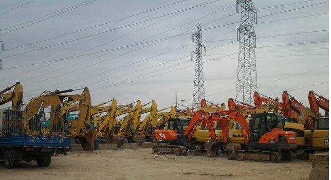 泡泡玛特盘初下挫 现跌超7% Labubu在二手市场的交易价格正经历“过山车”(图1)