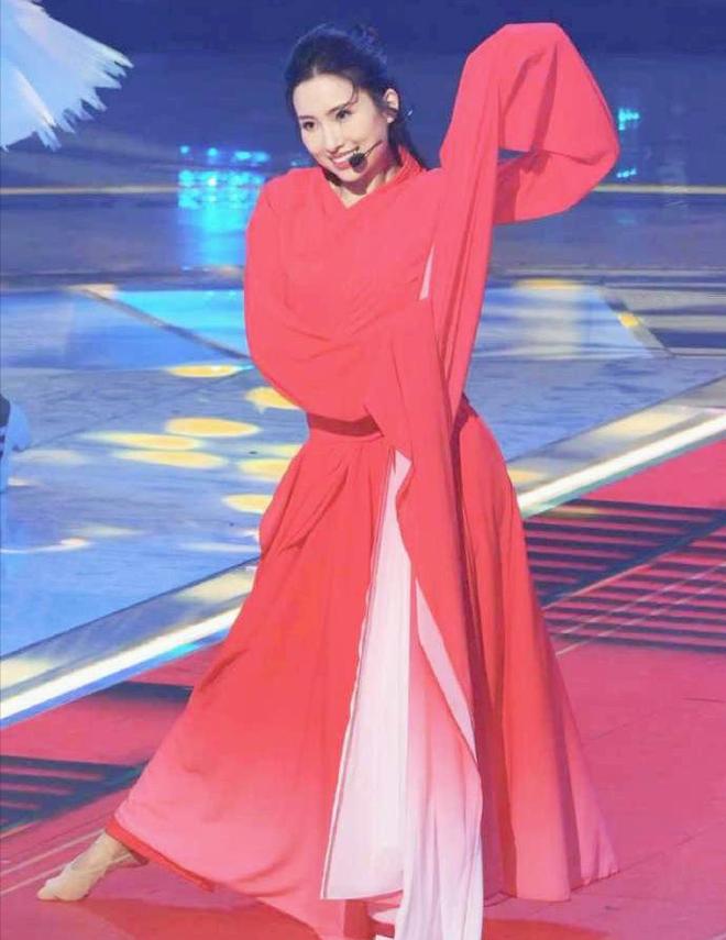 2025香港小姐爆冷！决赛结果出炉冠军颜值遭质疑最美未入前三(图9)