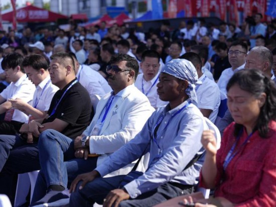 三过“岔路”闯世界！梁山专用汽车产业越跑越远(图3)