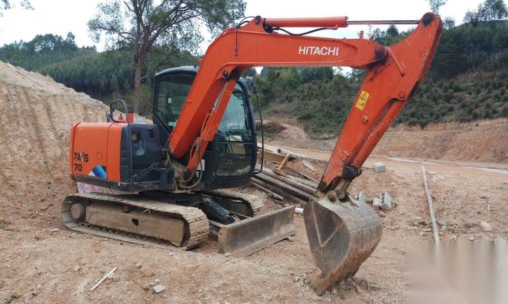 经济日报：工程机械向新而进(图1)