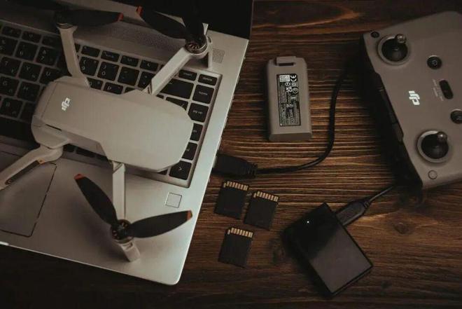 年入800亿的“直男品牌”“背刺”小红书女孩？(图7)