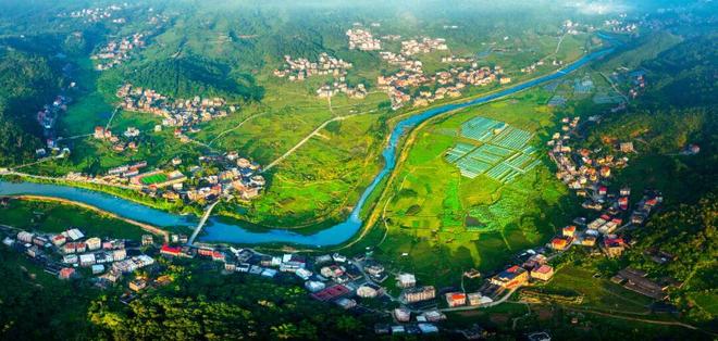 【头条】阀门兴镇铸底 气城乡焕新提品质——专访英都镇党委副书记、镇长黄宗权(图2)