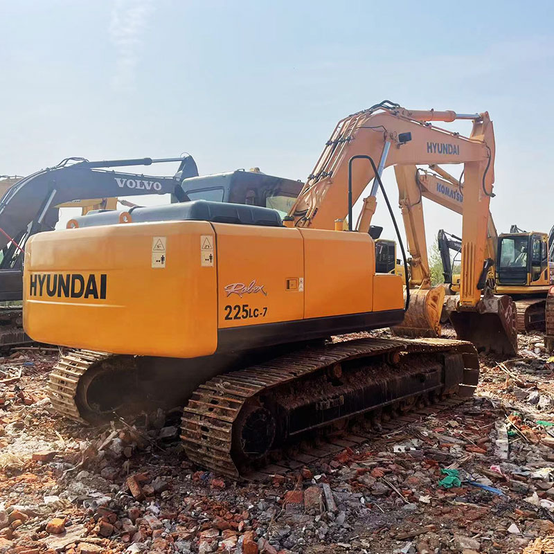 二手中小型挖掘机(图1)