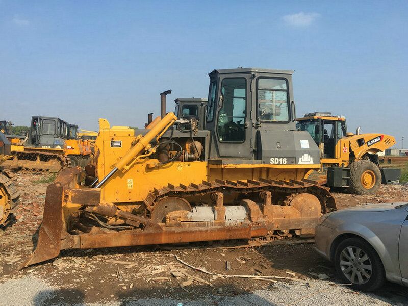 莲塘海关查获1辆私家车车体夹藏旧手机764台(图1)