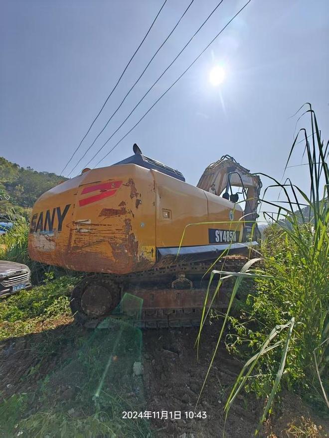 用来挖矿不错！河池巴马一台大型挖掘机被拍卖被人646万竞得(图1)