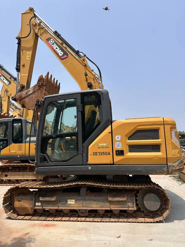 二手挖掘机出售各类品牌二手挖掘机(图1)