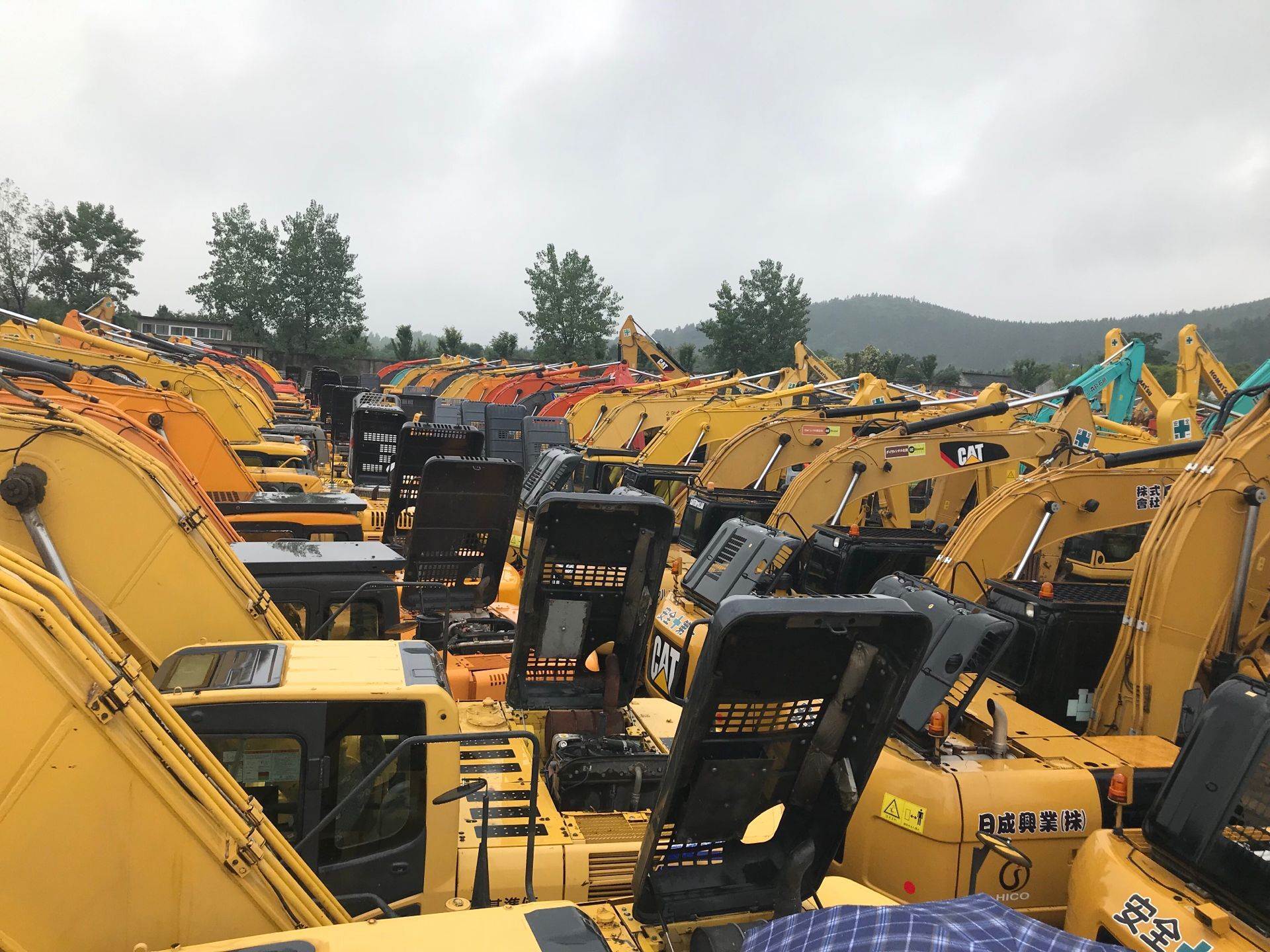 日本进口二手挖掘机(图1)