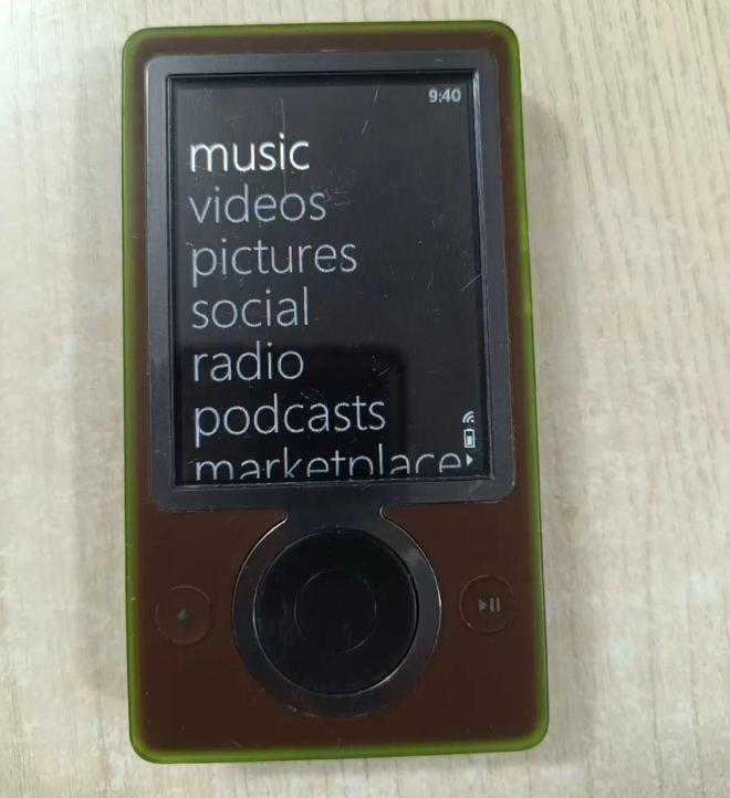 100多元的微软Zune播放器内置30G机械硬盘还能看电影(图1)