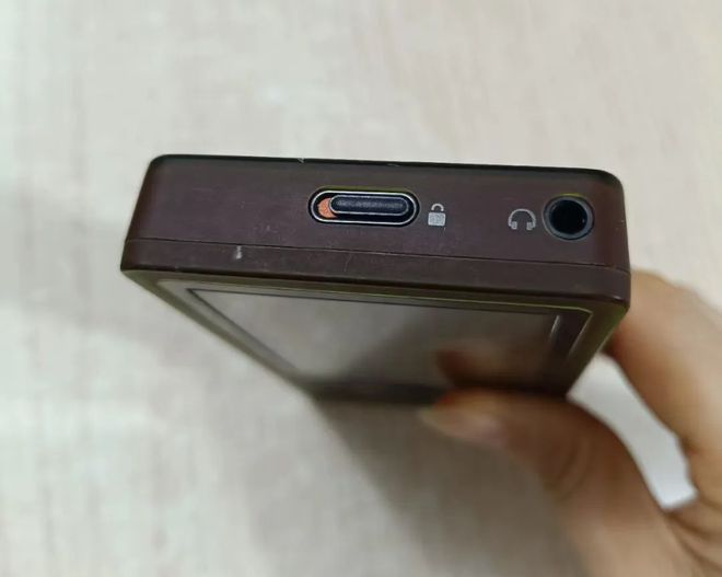 100多元的微软Zune播放器内置30G机械硬盘还能看电影(图3)