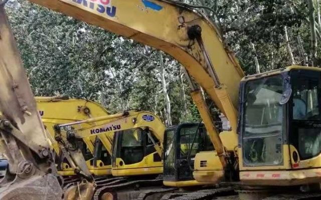 我市供热服务部门全力做好设备调试确保群众温暖过冬(图1)