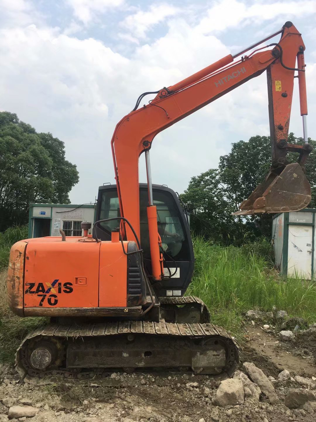 日立ZX70-3挖掘机(图1)