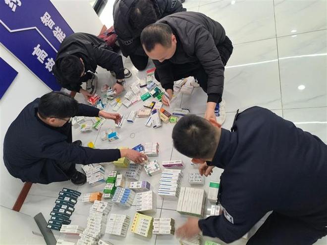 废品回收“拓展业务”却致7人被抓？小区垃圾回收点竟成“回流药”的非法“中转站”(图1)