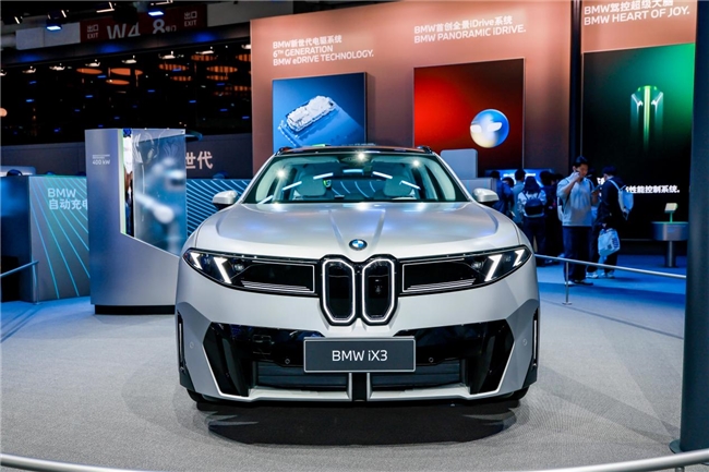 北京车展直击：6米超级大圆柱亮相亿纬锂能成全球高端车企必选项(图2)