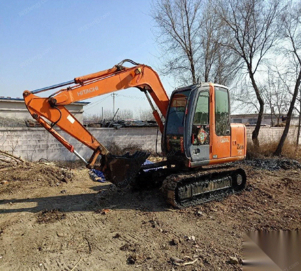 农村好帮手日立ZX70挖掘机铺设道路-新闻资讯(图1)